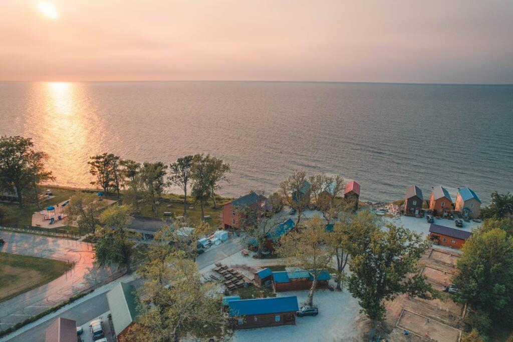 Charming Lakeview Cabin Near Geneva-On-The-Lake! Ashtabula Eksteriør bilde