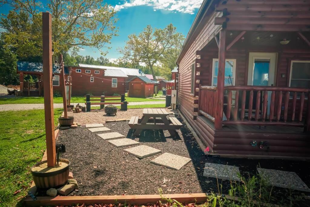 Charming Lakeview Cabin Near Geneva-On-The-Lake! Ashtabula Eksteriør bilde